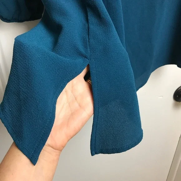✨✨5/$10✨✨ Apt 9 asymmetrical Top Blouse Size M Dark Turquoise Elastic Sleeve - Picture 6 of 8